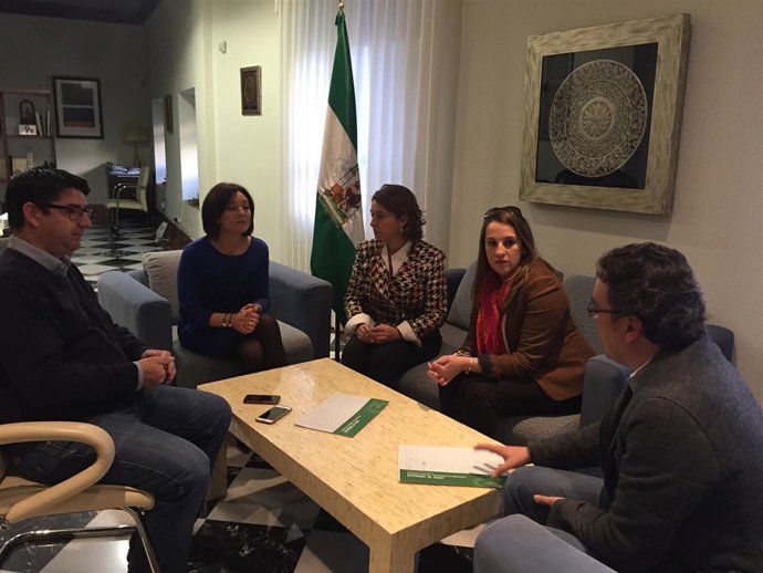 Reunión en la Junta con la delegada y la alcaldesa