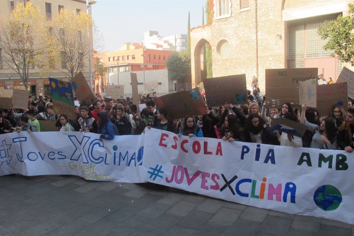 Los alumnos de Granollers durante su acto de protesta ¡