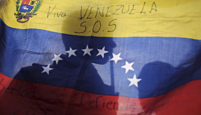Opositor durante la campaña electoral en Venezuela