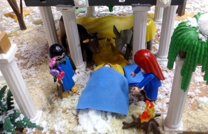 Imagen del belén con figuras de Playmobil