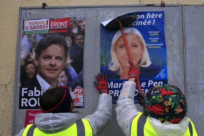 Carteles electorales para las elecciones regionales de Francia