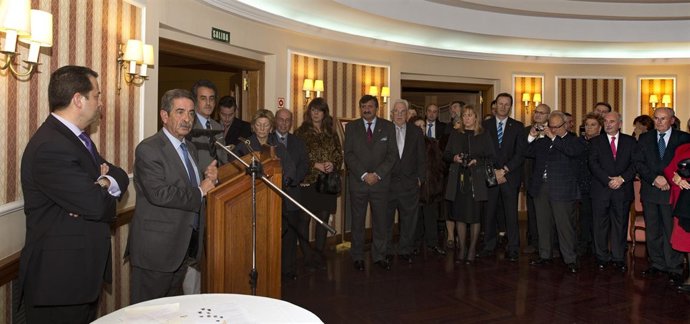 Revilla en la entrega de distinciones