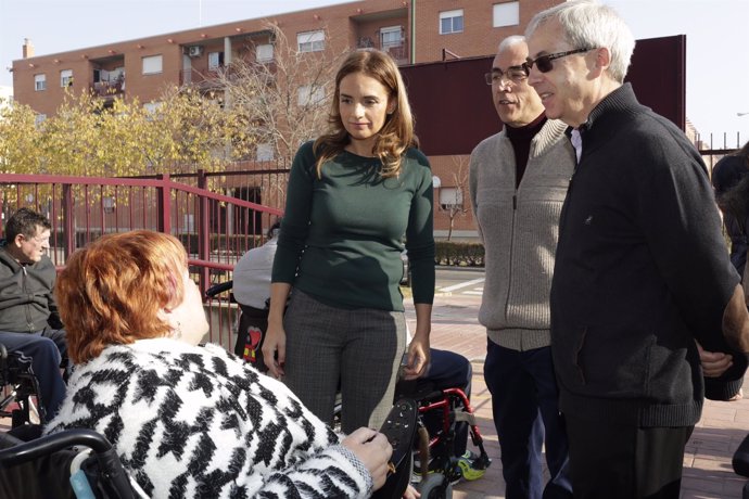 Susana Sumelzo visita Centro Rey Fernando de Aragón.
