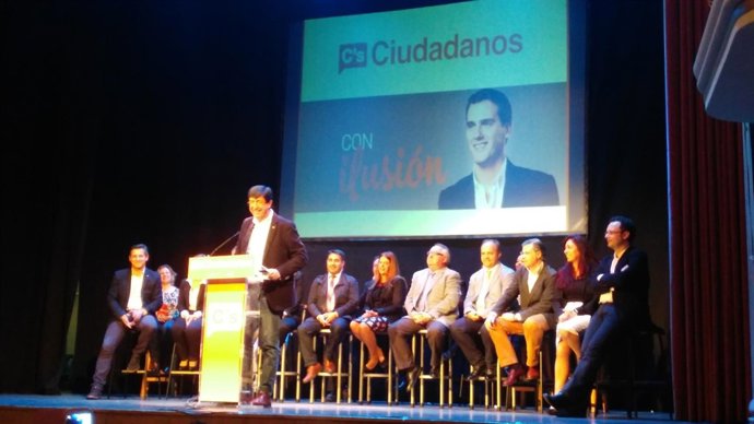 Juan Marín en Motril durante la presentación de la candidatura por Granada.