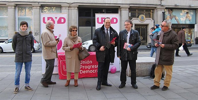 Los candidatos de UPyD dan a conocer sus propuestas a los ciudadanos.