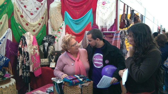 Los candidatos de Podemos Sergio Pascual y Auxiliadora Honorato