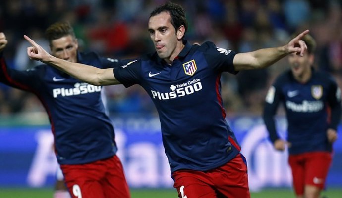 Godín celebra el primer gol ante el Granada