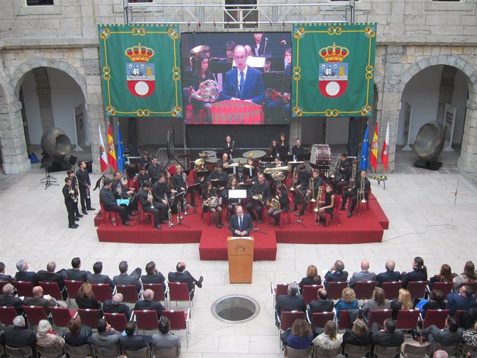 Acto del Día de la Constitución  en el Parlamento de Cantabria