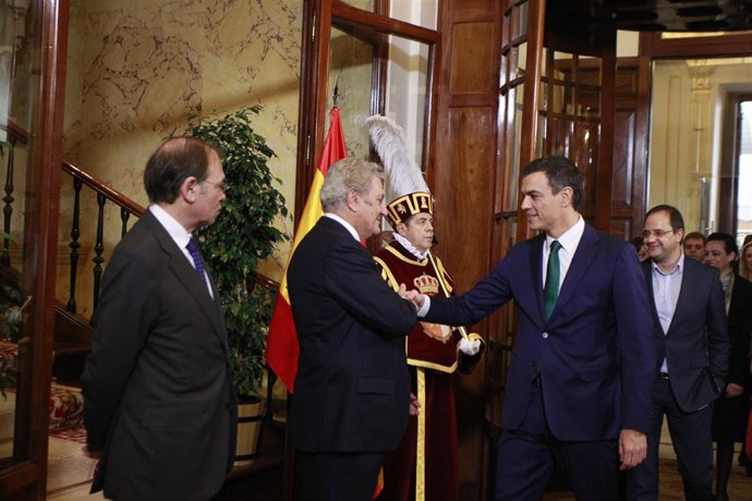 Pío García-Escudero, Posada y Pedro Sánchez, Constitución, Congreso