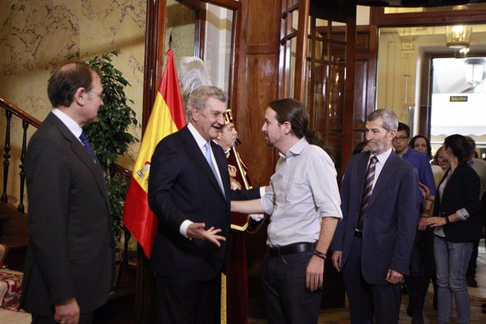 Pablo Iglesias con Posada. Congreso de los Diputados. Constitución