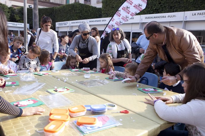 Los niños han participado en un taller de cocina en 'Almería Me Gusta'.
