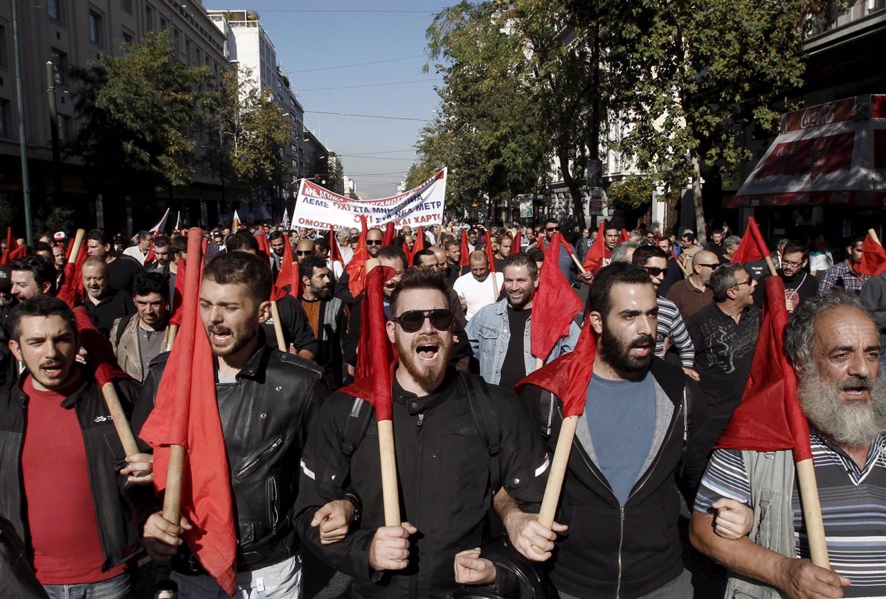 Manifestantes en la manifestación contra la austeridad en Atenas