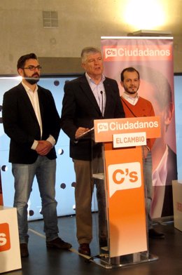 Matías Alonso, con Diego Ubis y el candidato al Congreso Pablo Baena