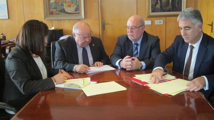 Firma del convenio Servicio Cántabro de Empleo-UC