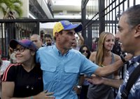 Capriles asegura que el número de escaños de la oposición venezolana "sigue subiendo"
