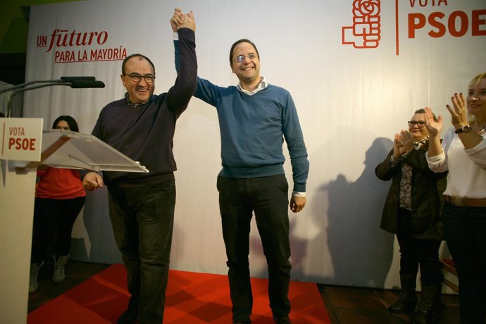 Luena (d) junto a Pedro Muñoz candidato de Ávila al Congreso