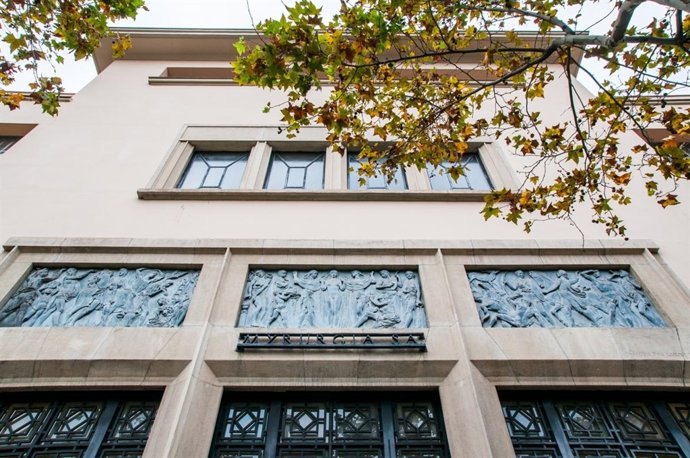 Fachada de la nueva sede de Grupo Hotusa, antigua fábrica de Myrurgia