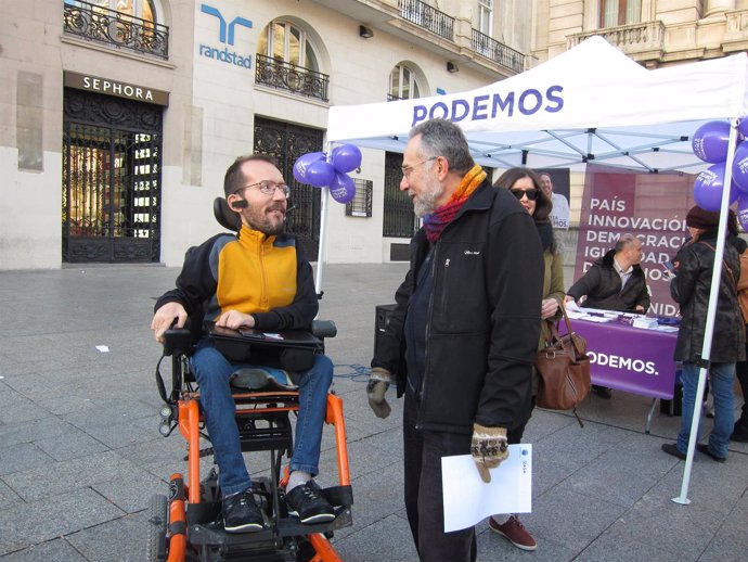 Pablo Echenique y Pedro Arrojo este miércoles en un acto de campaña en Zaragoza