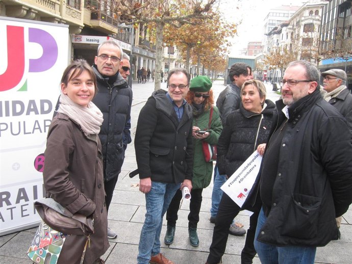 Begoña Alfaro, con otros candidatos de Unidad Popular de Navarra.