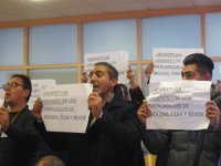 Feriantes de Bouzas y Coia irrumpen en el pleno de Vigo para pedir la reapertura de los mercadillos