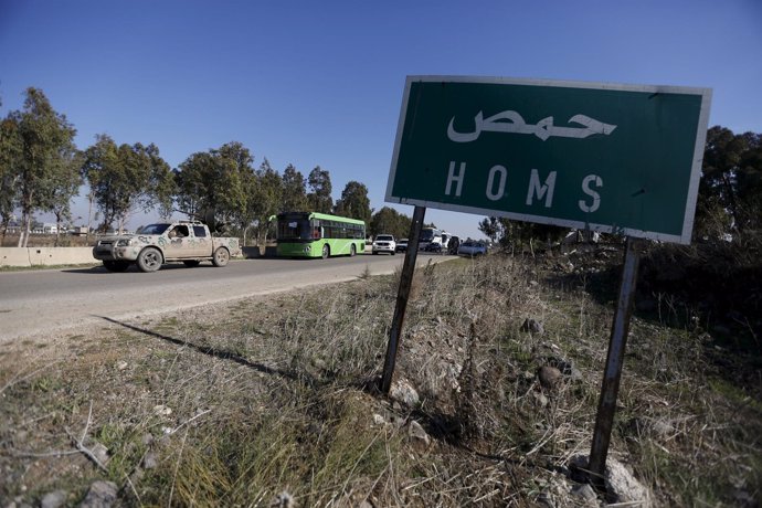 Rebeldes y familia abandonan distrito de Homs tras una tregua