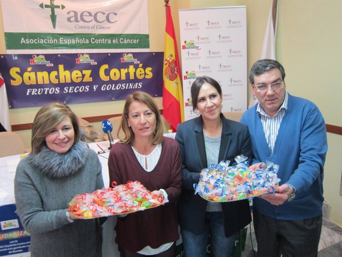 Campaña de venta de gominolas a favor de la AECC-Cáceres