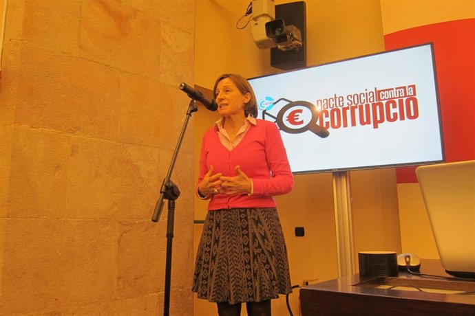Carme Forcadell presenta la firma del Pacto Social contra la Corrupción