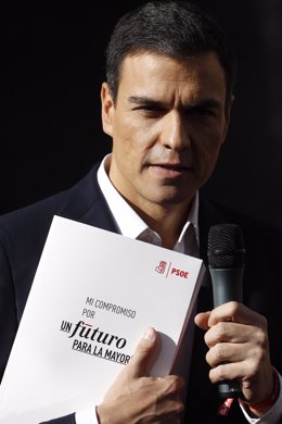 Pedro Sánchez participa en el reparto de propaganda electoral en Callao