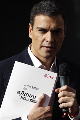 Pedro Sánchez participa en el reparto de propaganda electoral en Callao