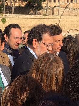Rajoy y José Ramón Bauzá de paseo por Palma de Mallorca en la campaña por el 20D