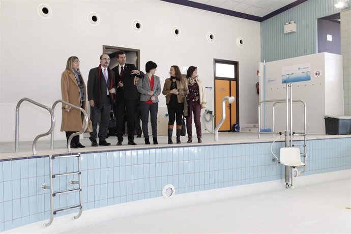 Lambán visita el balnerario de Ariño