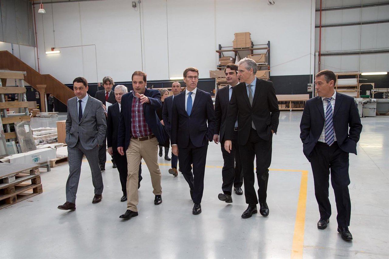 El presidente da Xunta, Alberto Núñez Feijóo, visita empresa en Narón.