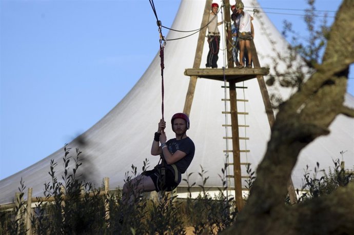 Turistas disfrutando del Resort ZMar