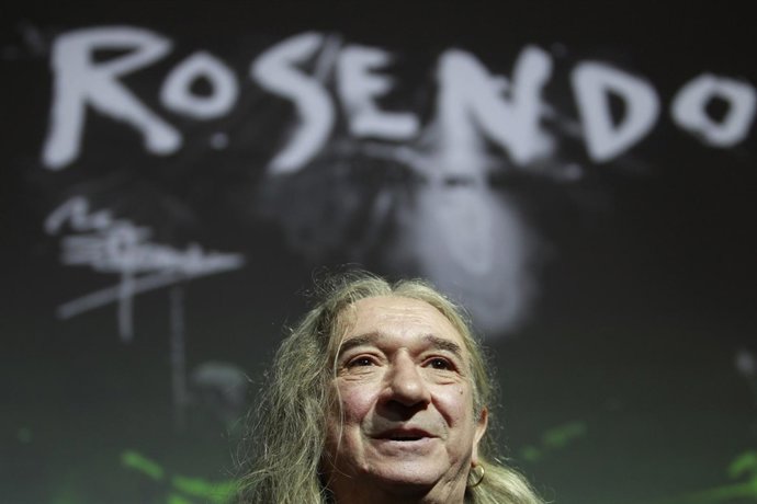 Acto de entrega del disco de oro al cantante Rosendo