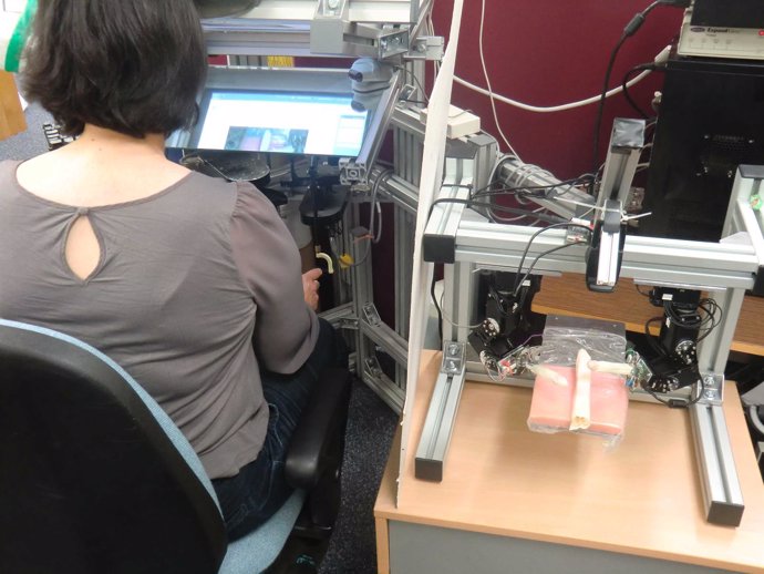 Un simulador de robots quirúrgicos recrea las condiciones del cirujano