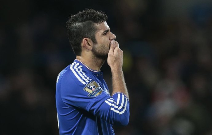 Diego Costa lamenta un fallo con el Chelsea