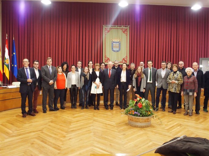 Foto de familia tras el acto       