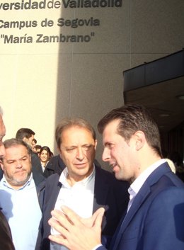 Tudanca (d), junto a los candidatos segovianos
