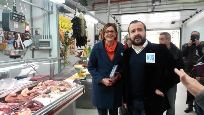 Mercado del Progreso en Vigo con Carme Adán y Rafael Cuiña