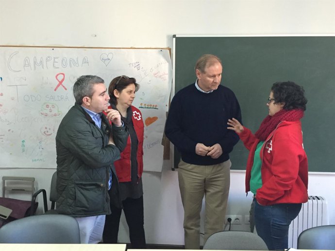 Socías y Moreno visitando Cruz Roja