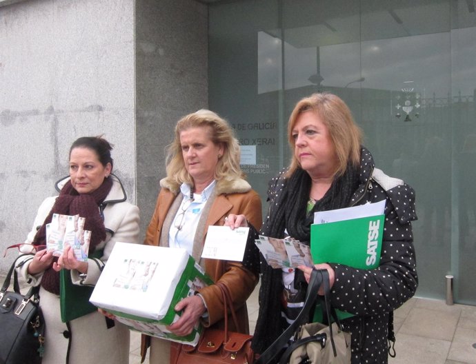 Satse Galicia entrega firmas para reclamar más enfermeros