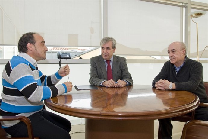 El consejero y el alcalde de Rasines