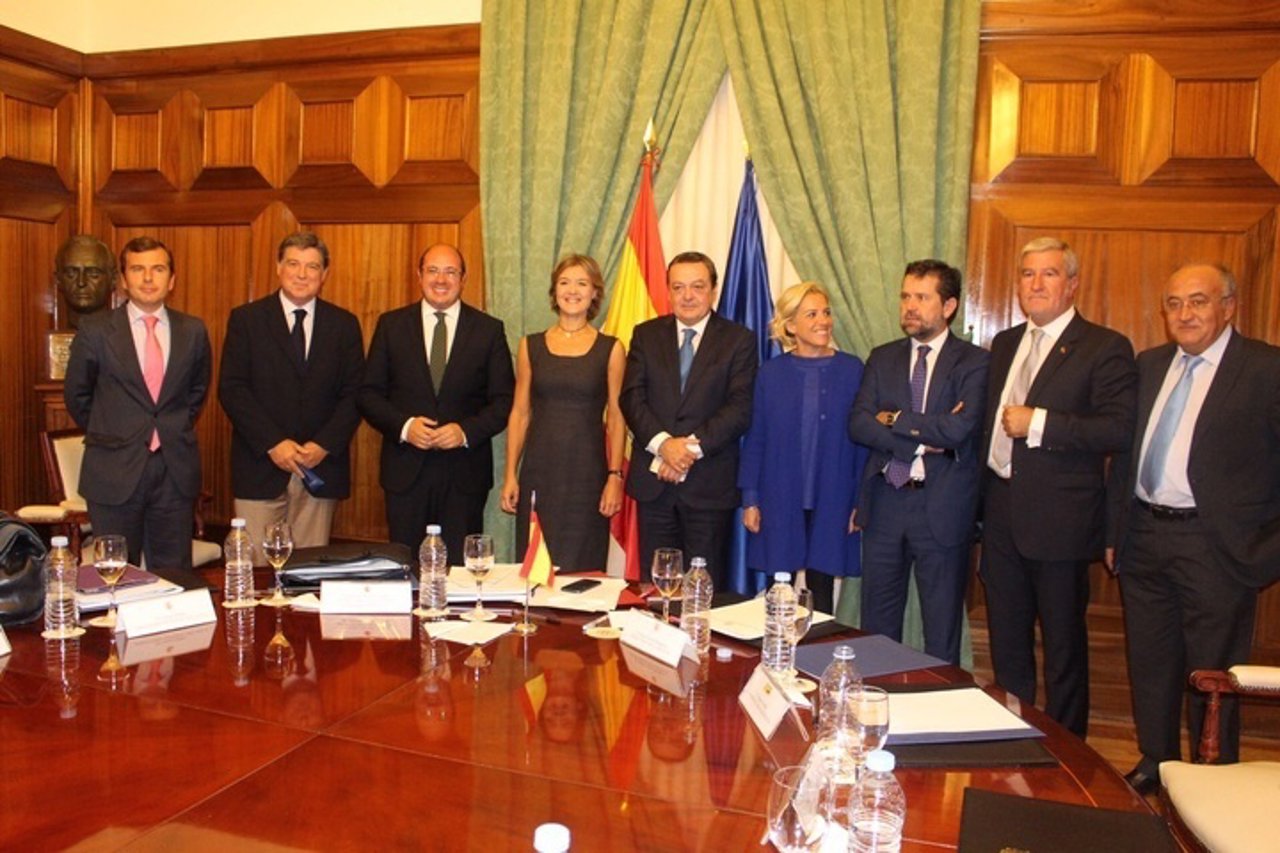 Reunión Mesa del Agua con presidente Murcia y ministra Tejerina