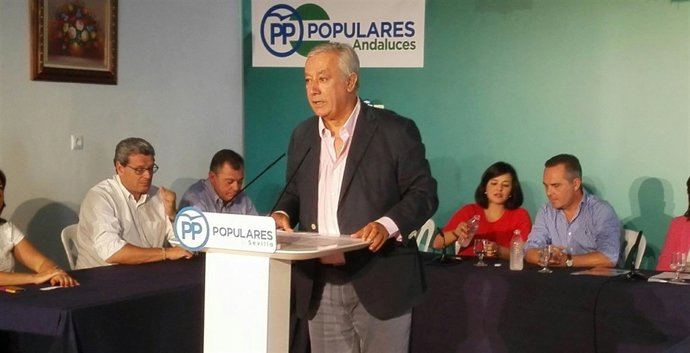 Javier Arenas, en Palomares (Sevilla)