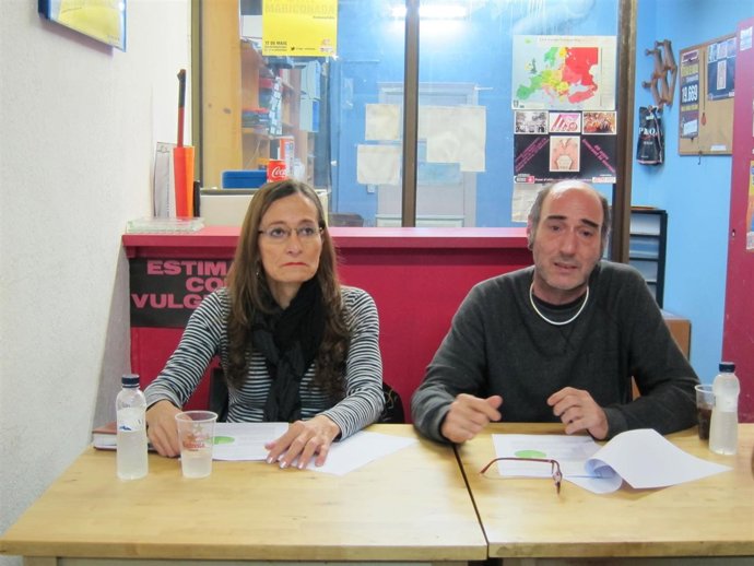 EL presidente del OCH Eugeni Rodríguez (derecha), junto a una testimonio, V.G.G.