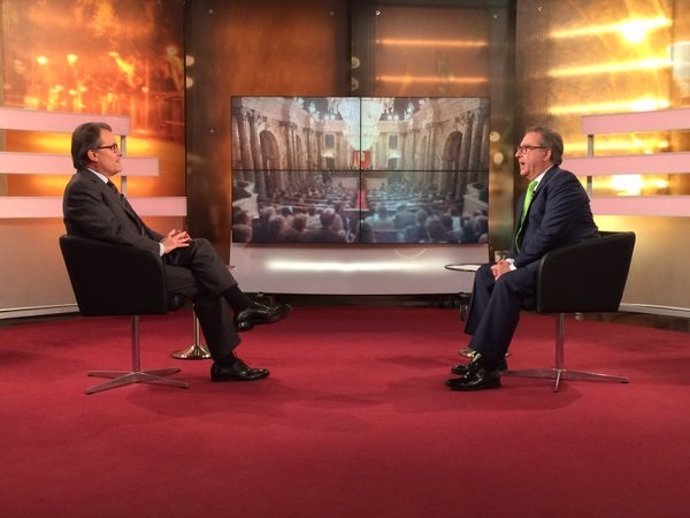 Pte.Artur Mas, periodista Josep Cuní. Entrevista en 8TV