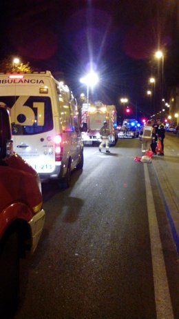 Accidente en la avenida Manuel del Valle entre un turismo y una moto