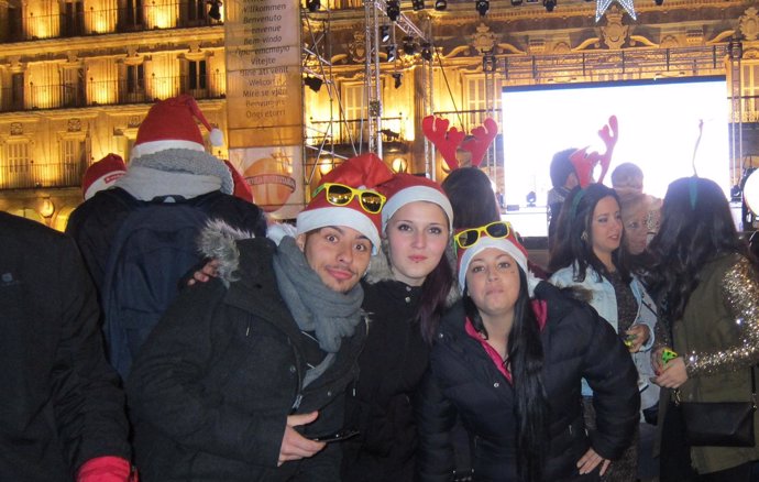 Jovenes celebran en Salamanca la Nochevieja Universitaria