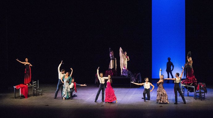 Bailarines de la compañía de Aida Gámez