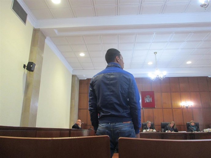 Momento del juicio con N. S. Prestando declaración